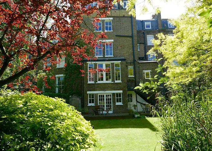Garden Flat In A Quiet Camden Spot